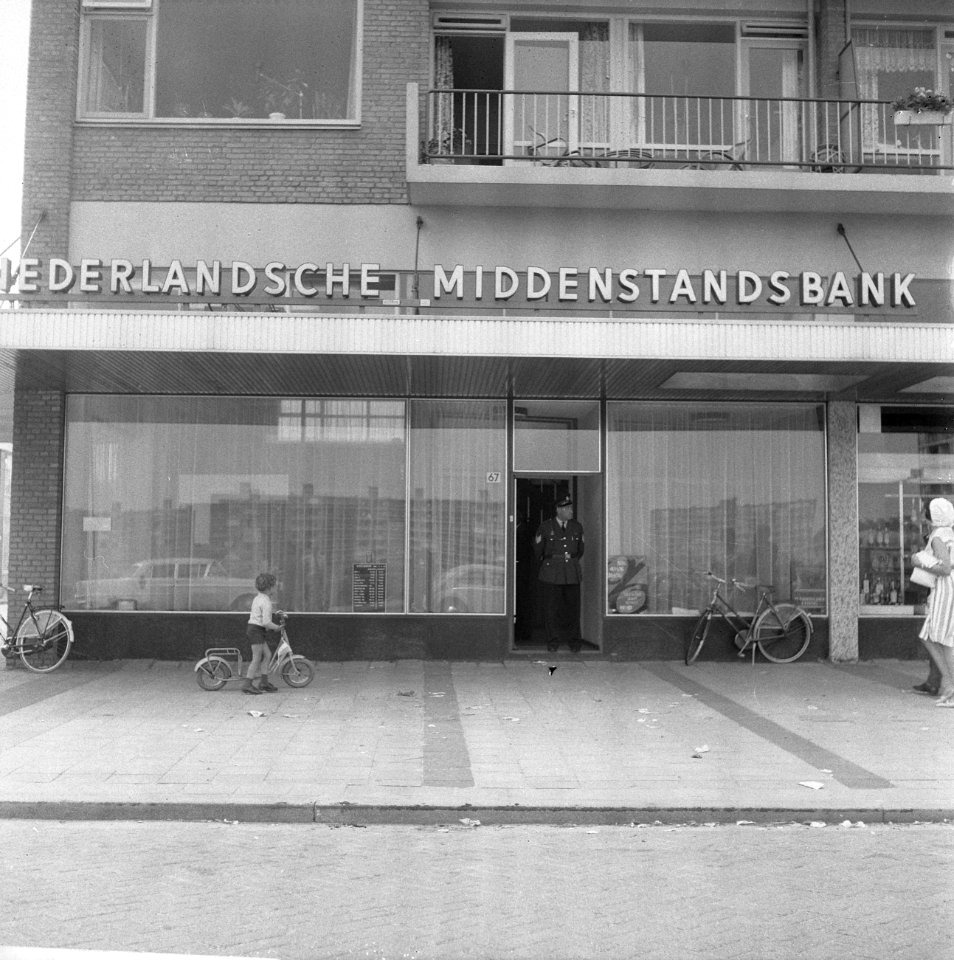 Bankoverval te Rotterdam, het filiaal van de Nederlandse Middenstandsbank aan de, Bestanddeelnr 919-2457