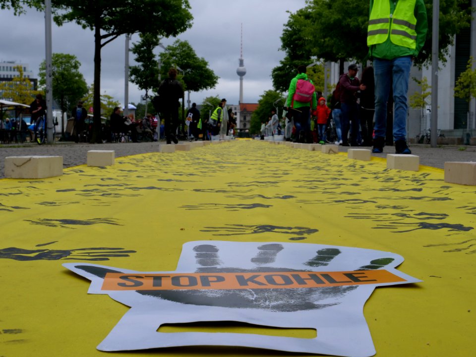 Banner with hands against coal 02