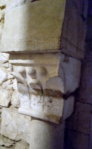 Banys Arabs Frigidarium Kapitell 02