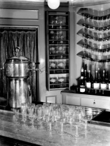 Bar op het passagiersschip Colombia van de KNSM, Bestanddeelnr 189-0937