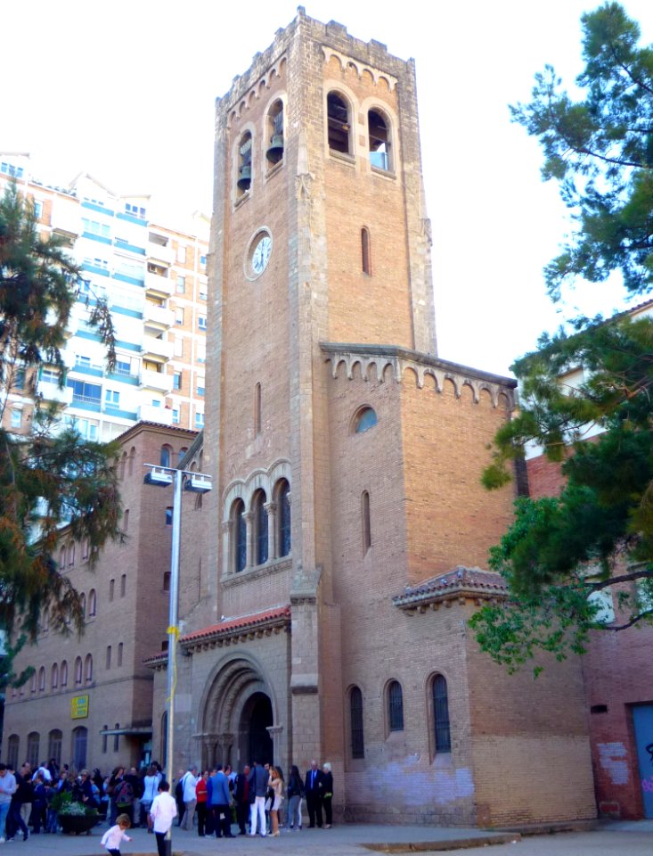 Barcelona - Distrito de Sant Andreu, Barrio de La Sagrera, Iglesia del Crist Rei de Sant Andreu 07