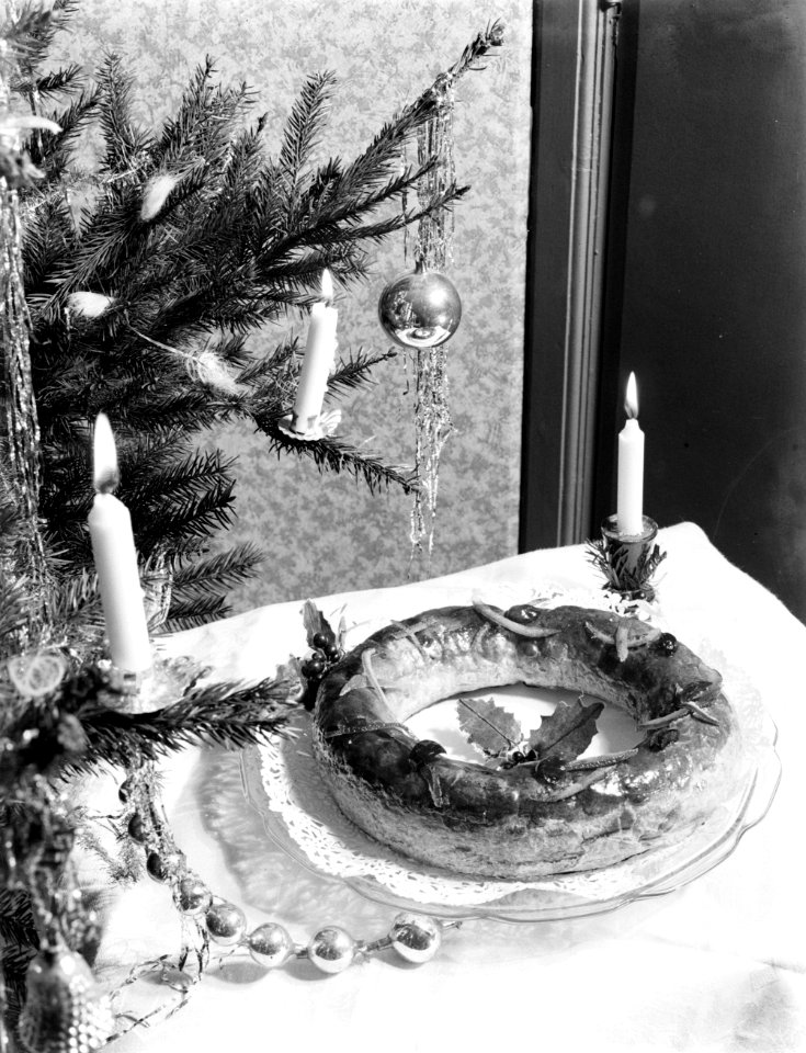 Banketkrans bij de kerstboom, Bestanddeelnr 252-1524