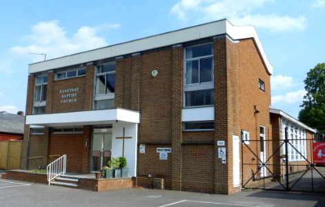 Banstead Baptist Church, High Street, Banstead (July 2013) (3)