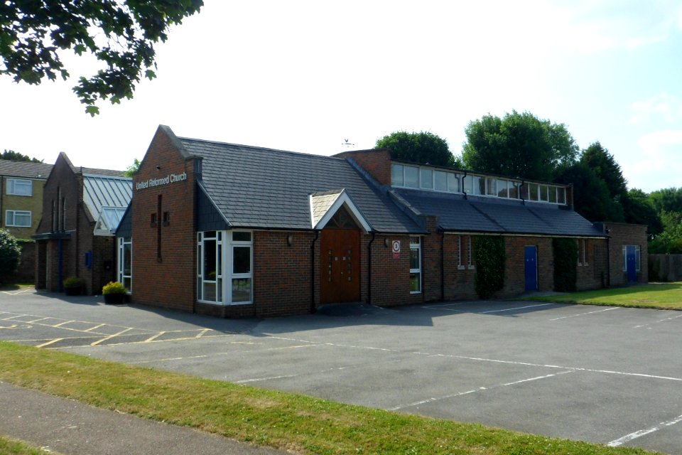 Banstead United Reformed Church, Woodmansterne Lane, Banstead (July 2013) (2)