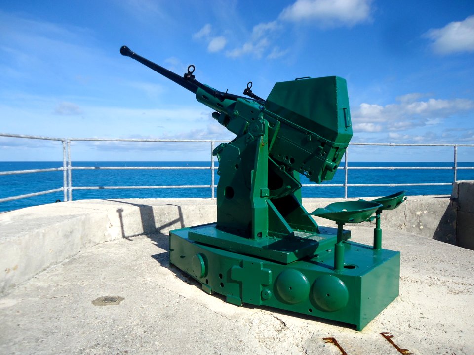 Bermuda (UK) image number 143 Bofors anti-aircraft gun WW2 vintage