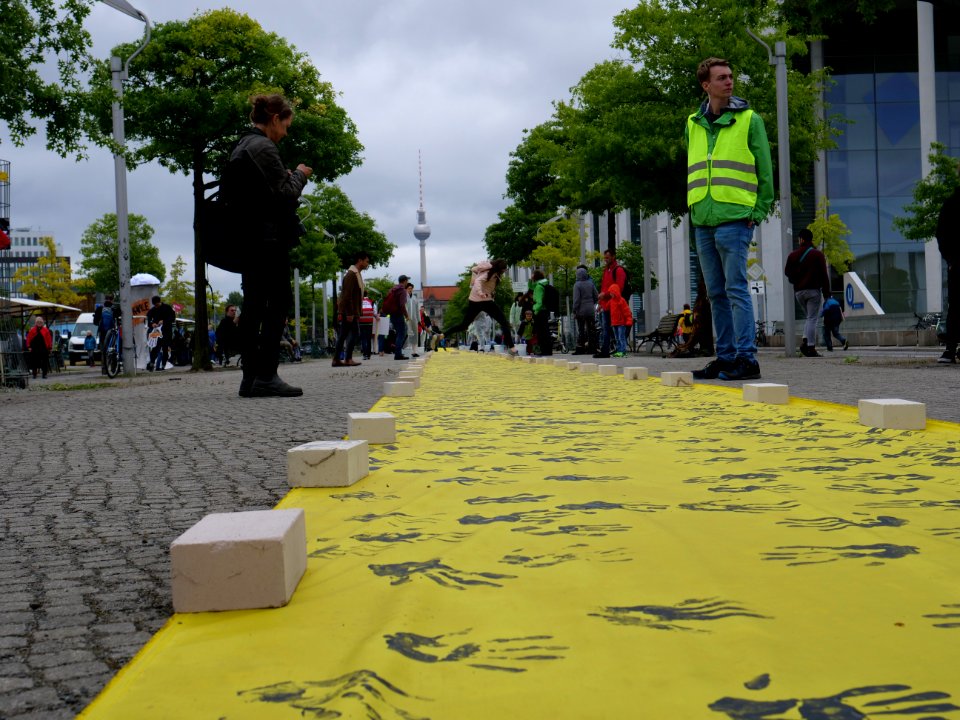 Banner with hands against coal 01