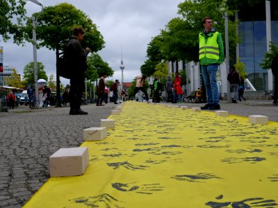 Banner with hands against coal 01