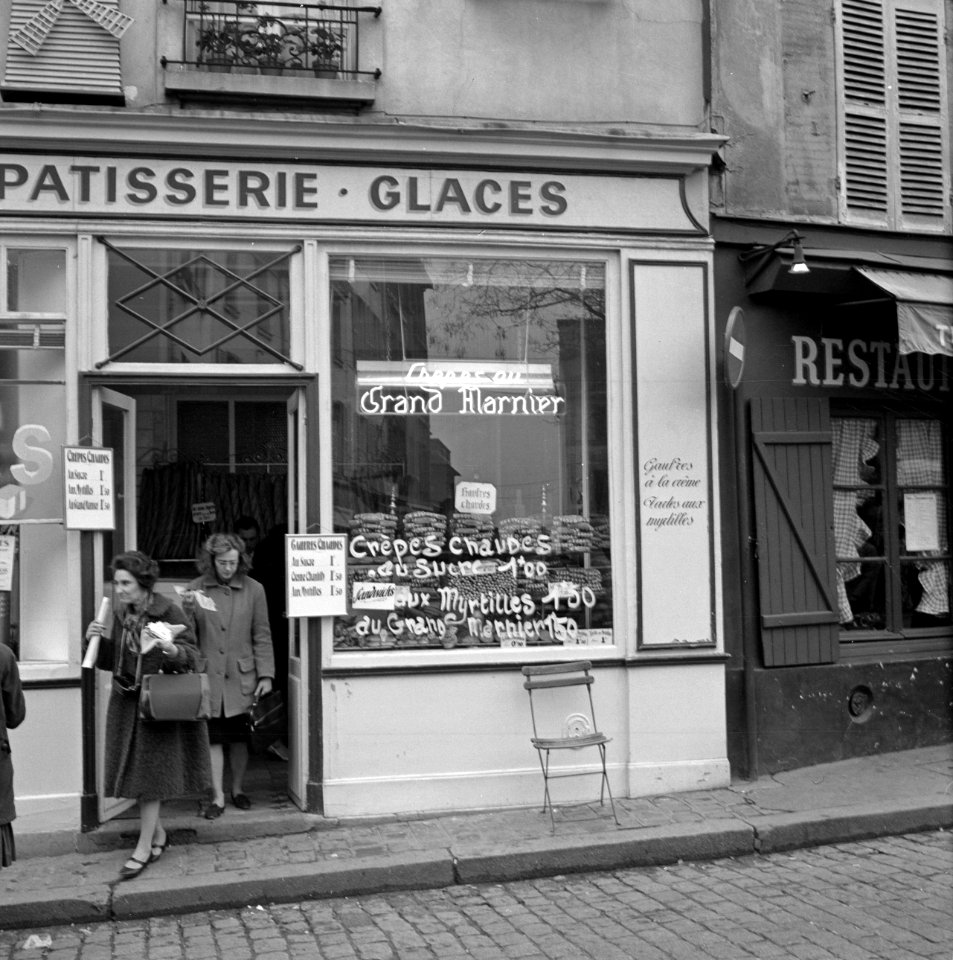 Banketbakker in Montmartre verkoopt crêpes met Grand Marnier, Bestanddeelnr 254-0487