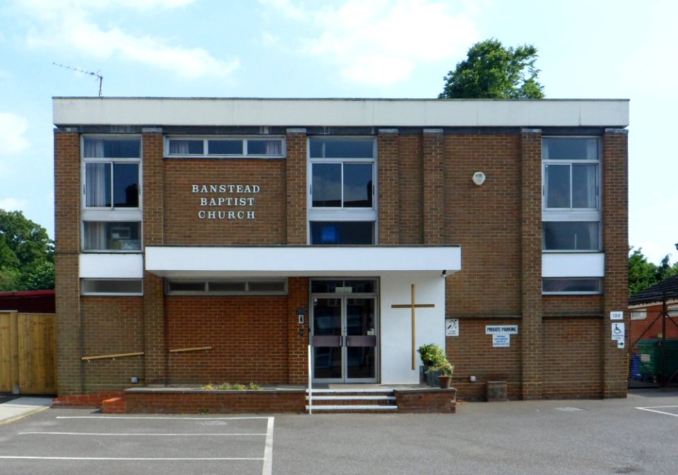Banstead Baptist Church, High Street, Banstead (July 2013) (2)