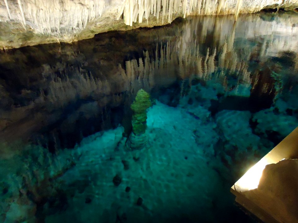 Bermuda (UK) image number 219 caves