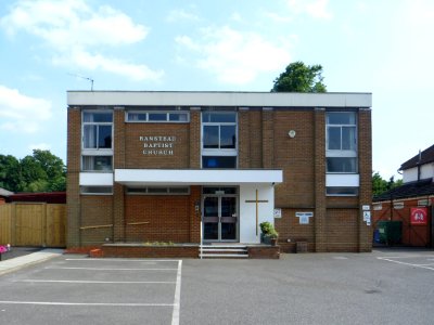 Banstead Baptist Church, High Street, Banstead (July 2013) (1)
