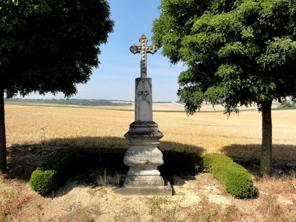 Bannoncourt (Meuse) croix de chemin sud