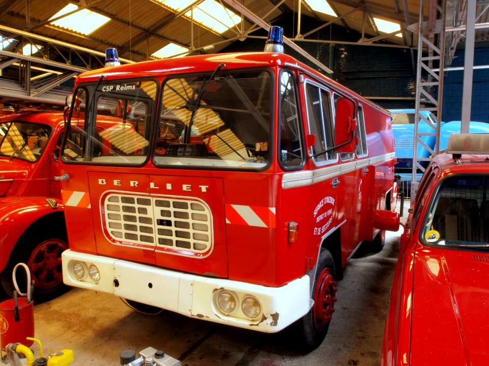 Berliet tender of the 'Service d'Incendie et de Secours' of the 'District de Reims', France pic1