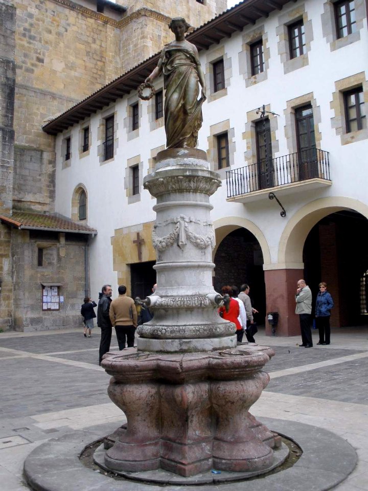 Bermeo - fuente junto al Convento de San Francisco