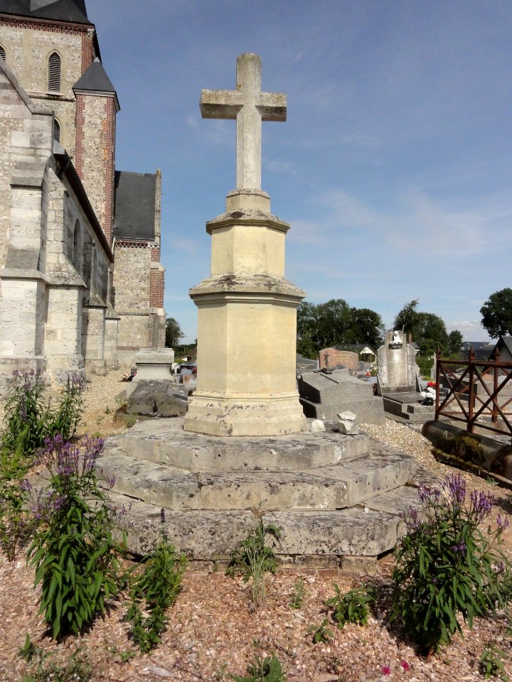 Bermonville (Seine-Mar.) croix de cimetière