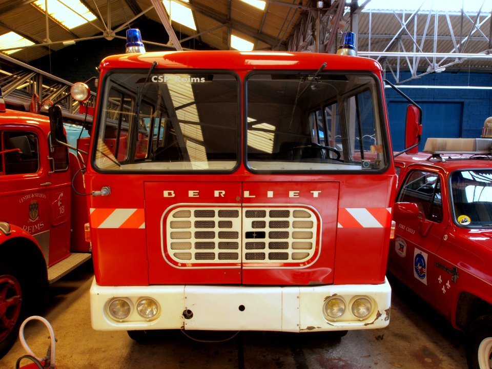 Berliet tender of the 'Service d'Incendie et de Secours' of the 'District de Reims', France pic2