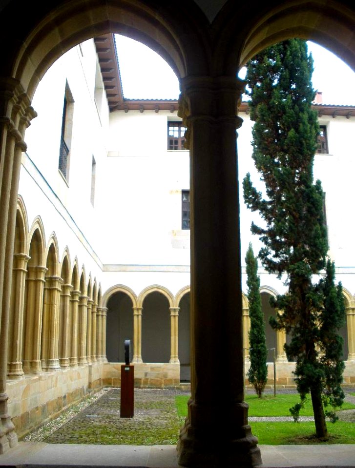 Bermeo - Iglesia y Convento de San Francisco, claustro 10