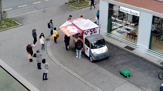 Bern - Warteschlange vor Laden