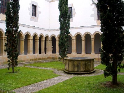 Bermeo - Iglesia y Convento de San Francisco, claustro 05