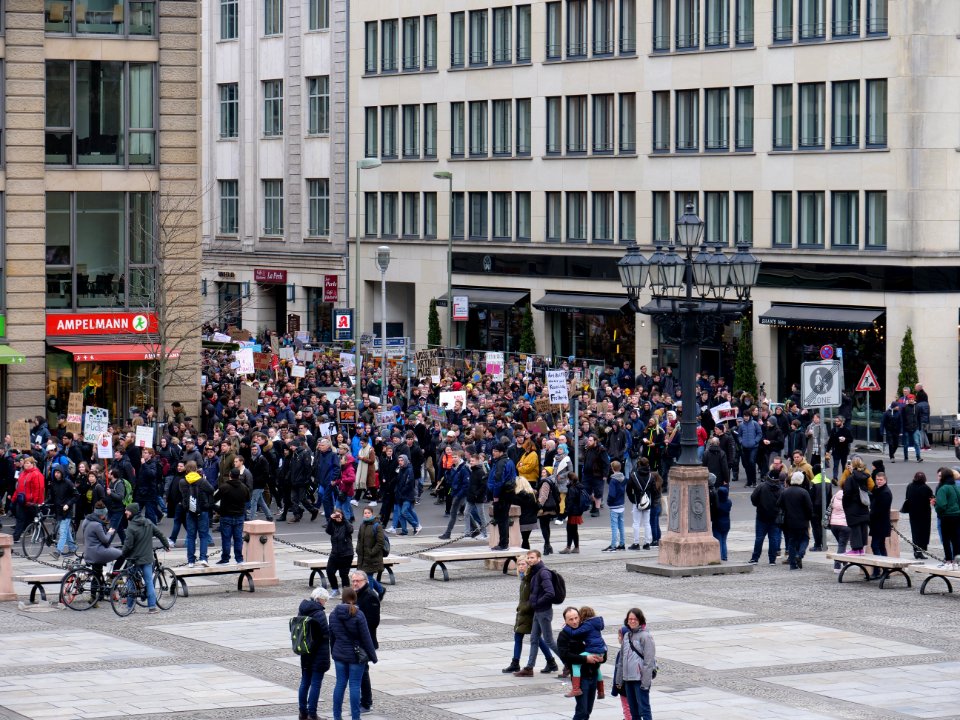 Berlin gegen 13 demonstration 50