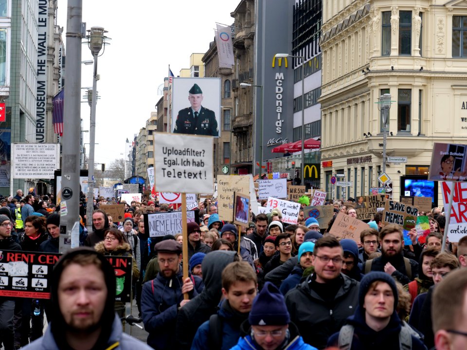Berlin gegen 13 demonstration 25
