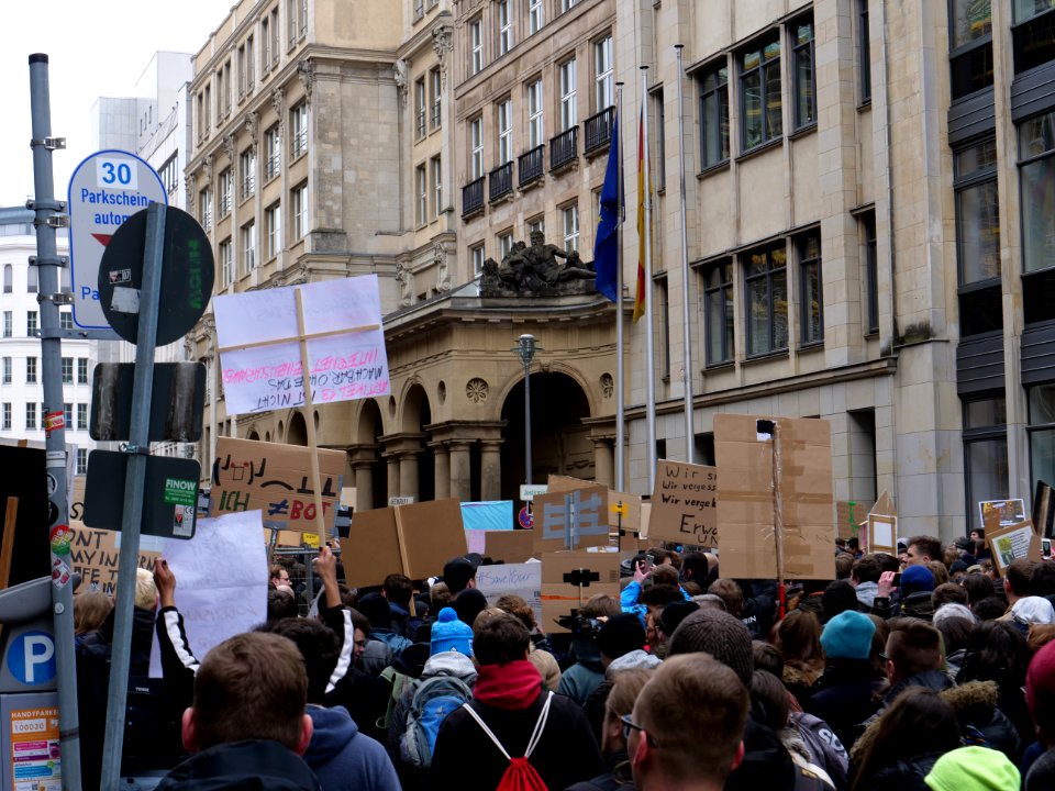 Berlin gegen 13 demonstration 33