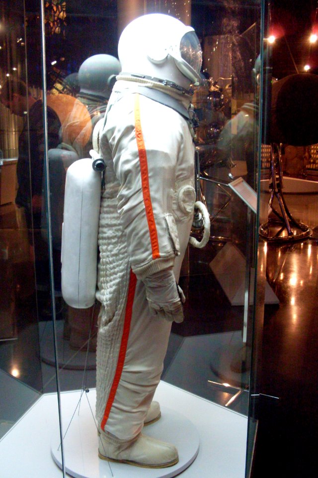 Berkut spacesuit 3