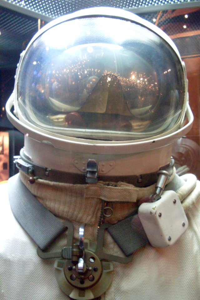 Berkut spacesuit 2