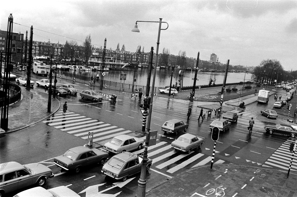 Berlagebrug Amsterdam wegens werkzaamheden gedeeltelijk afgesloten overzicht va, Bestanddeelnr 927-8477