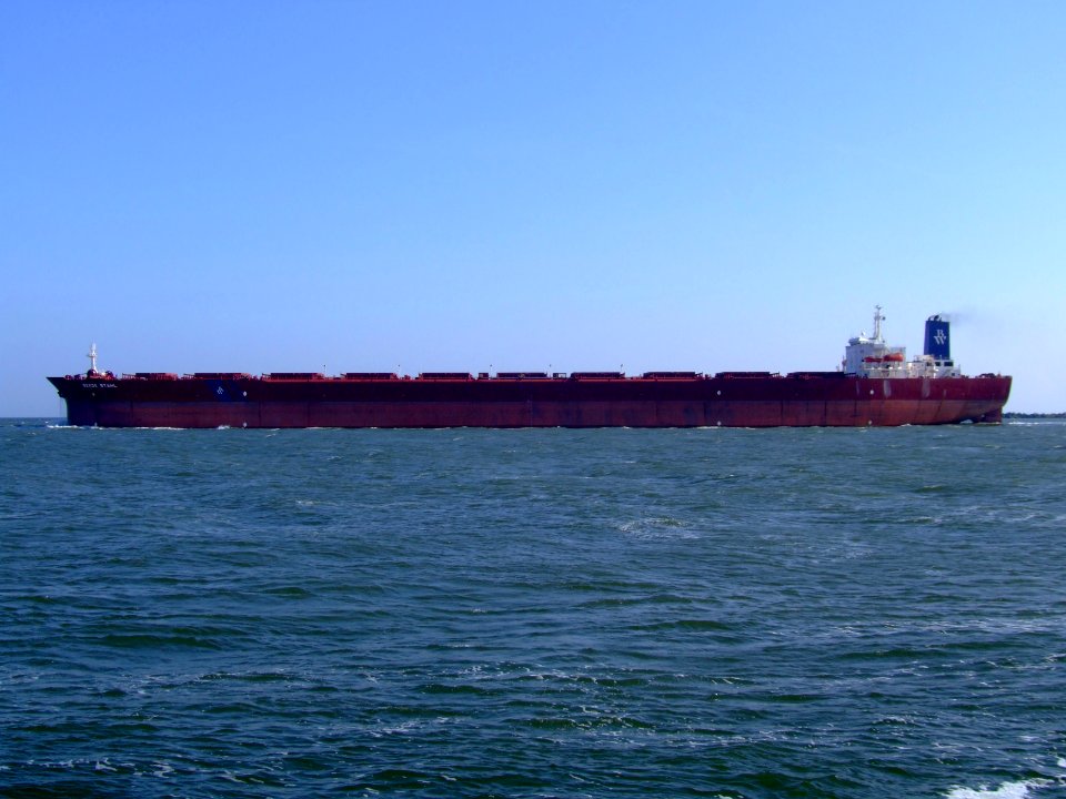 Berge Stahl in new colours pic33, Port of Rotterdam, Holland 19-Apr-2007