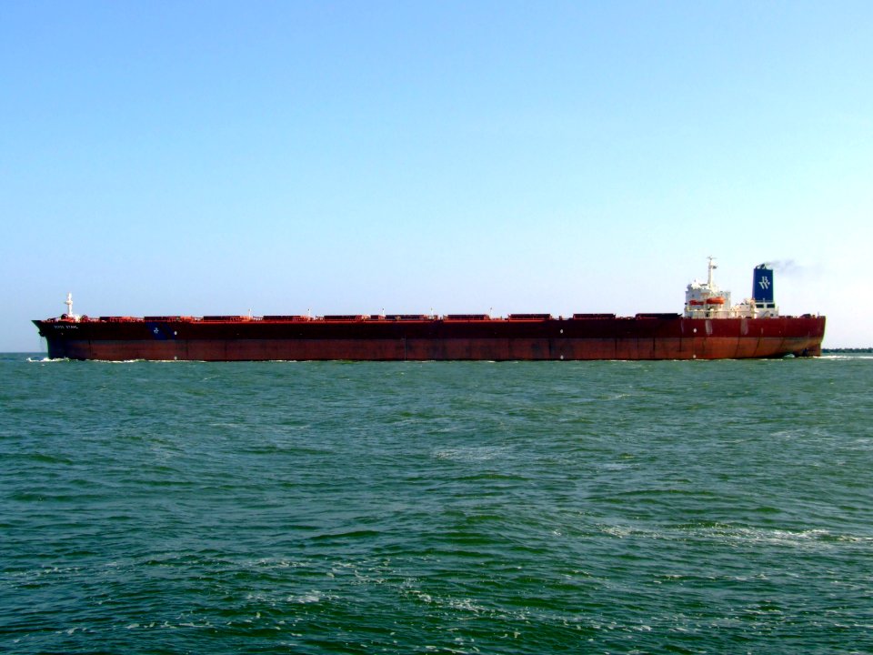 Berge Stahl in new colours pic35, Port of Rotterdam, Holland 19-Apr-2007