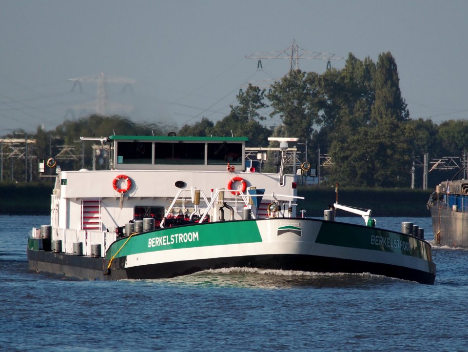 Berkelstroom (ENI 02318319) at the Amsterdam-Rhine Canal, pic1