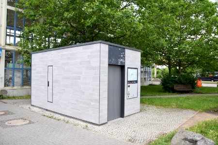 Berlin Ahrensfelder Platz City-Toilette