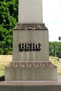 Berg obelisk (base), Smithfield East End Cemetery, 2020-08-18