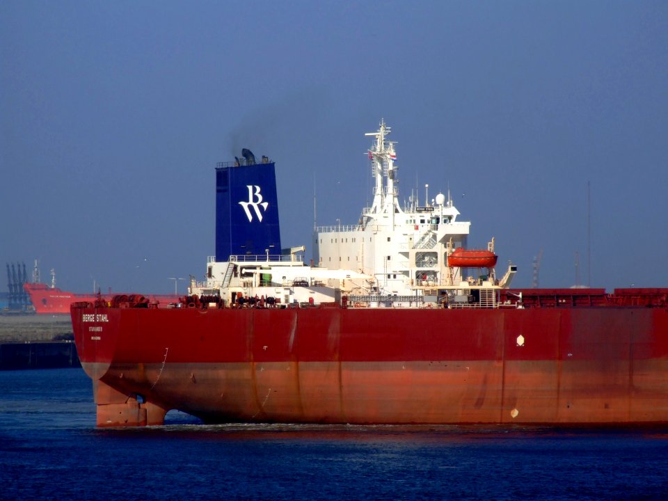 Berge Stahl in new colours pic26, Port of Rotterdam, Holland 19-Apr-2007