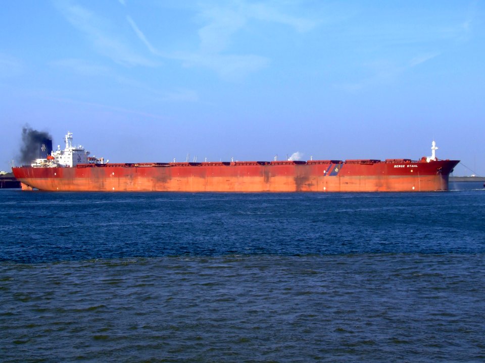 Berge Stahl in new colours pic23, Port of Rotterdam, Holland 19-Apr-2007