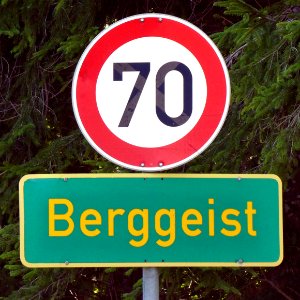 Berggeist, Ortsdurchfahrt St 2062. 1