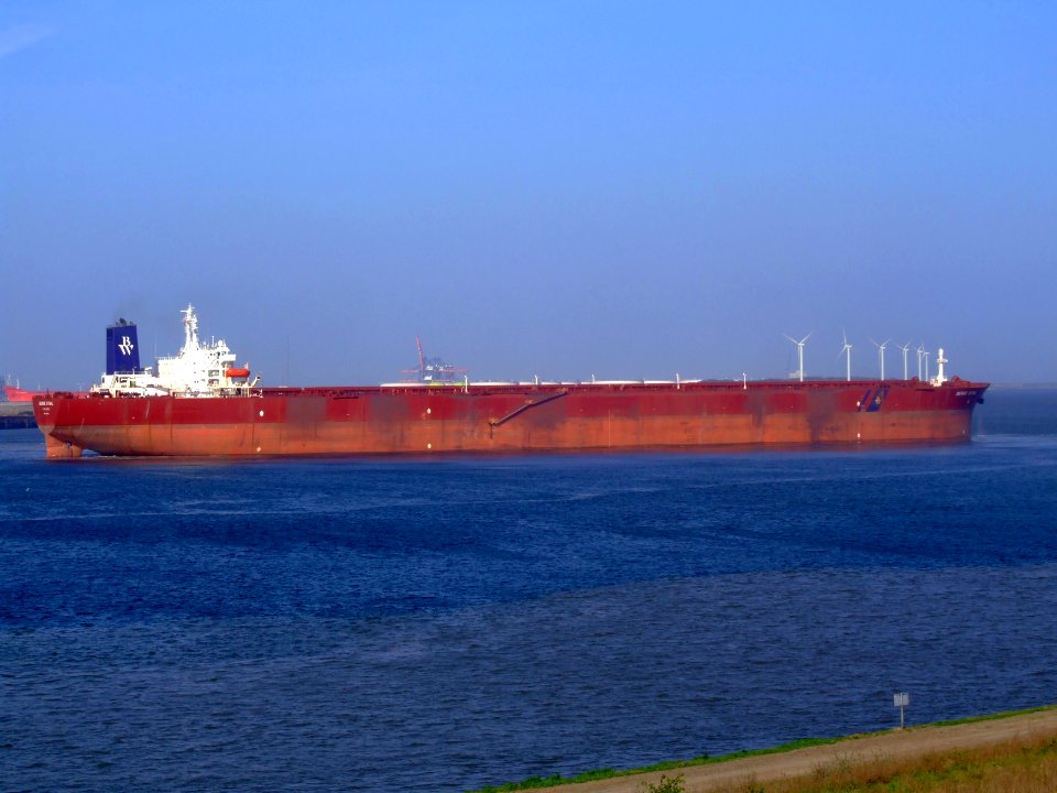 Berge Stahl in new colours pic27, Port of Rotterdam, Holland 19-Apr-2007