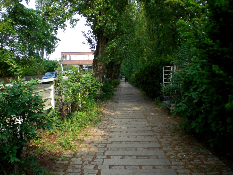 Berlin public footpath