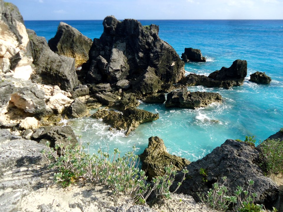 Bermuda (UK) image number 294 Cliffs and rock formations south side of Bermuda