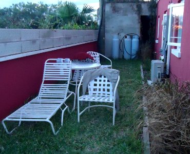 Bermuda (UK) photos number 61 outdoor furniture with clothes hanging to dry