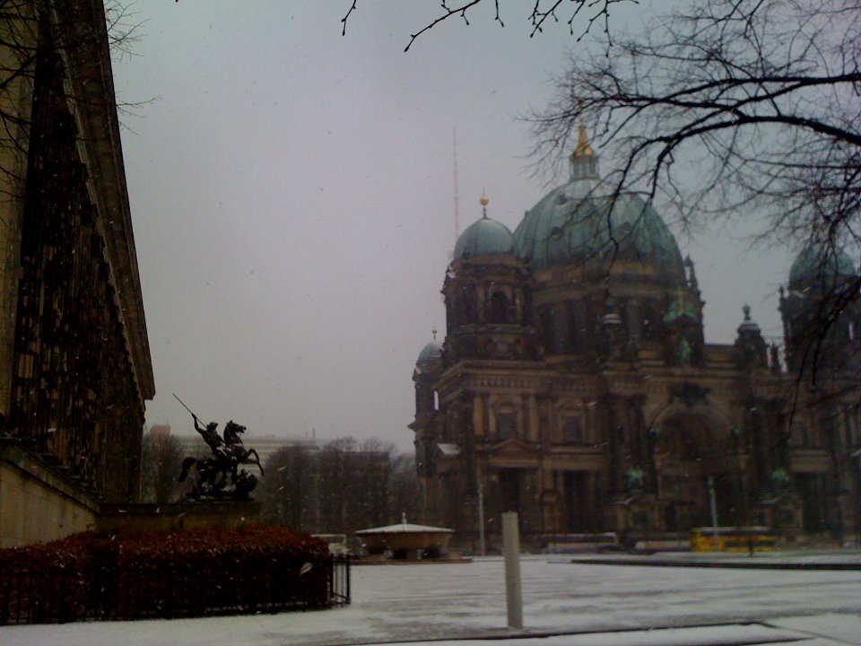 Berliner Dom aus das Alte Museum