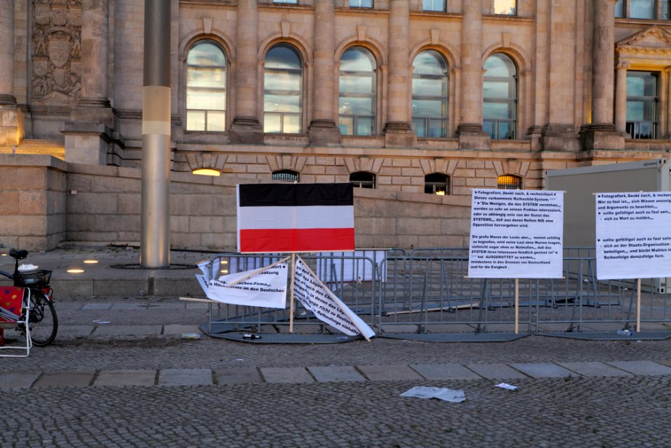 Berlin-Mitte in evening of 2020-08-29 protest 10