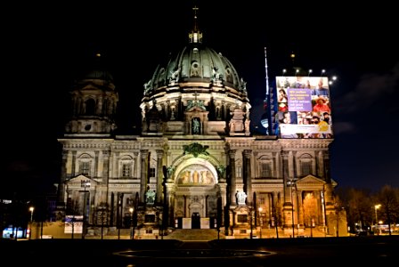 Berliner Dom at night 2021-01-17 pixel shift 01