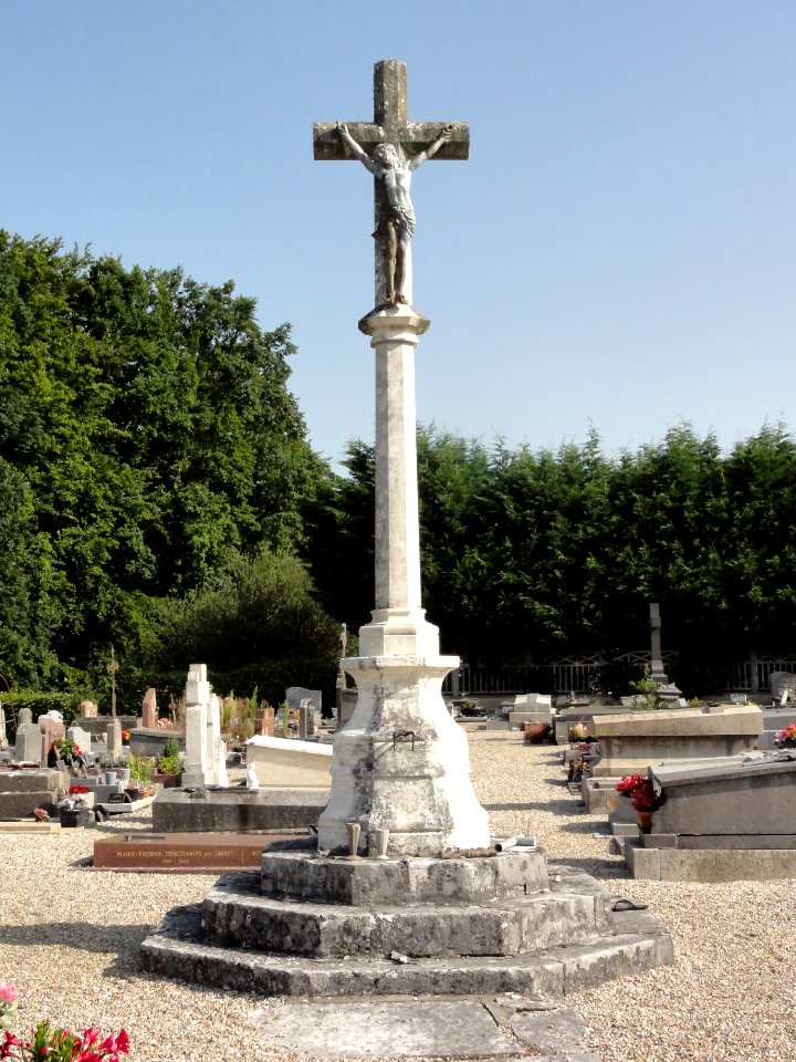 Bernières (Seine-Mar.) croix du cimetière