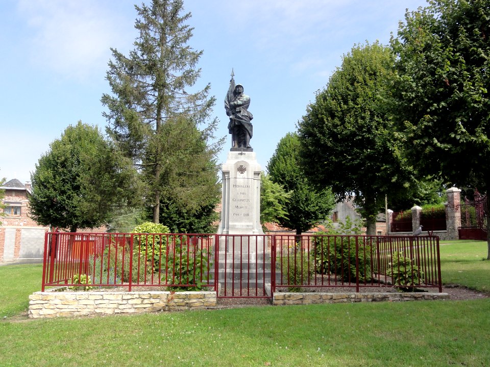 Bernot (Aisne) monument aux morts