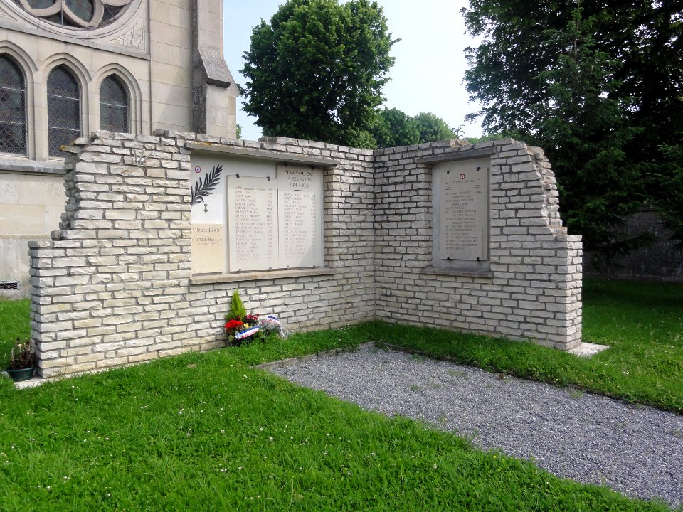 Berry-au-Bac (Aisne) Monument aux morts