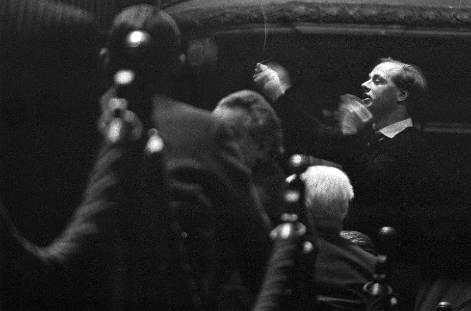 Bernard Haitink opvolger van Eduard van Bernum repeteert voor de eerste maal met, Bestanddeelnr 911-1193