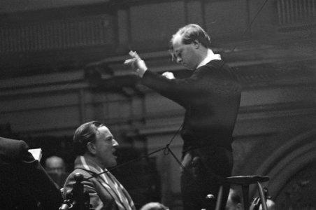 Bernard Haitink opvolger van Eduard van Bernum repeteert voor de eerste maal met, Bestanddeelnr 911-1190