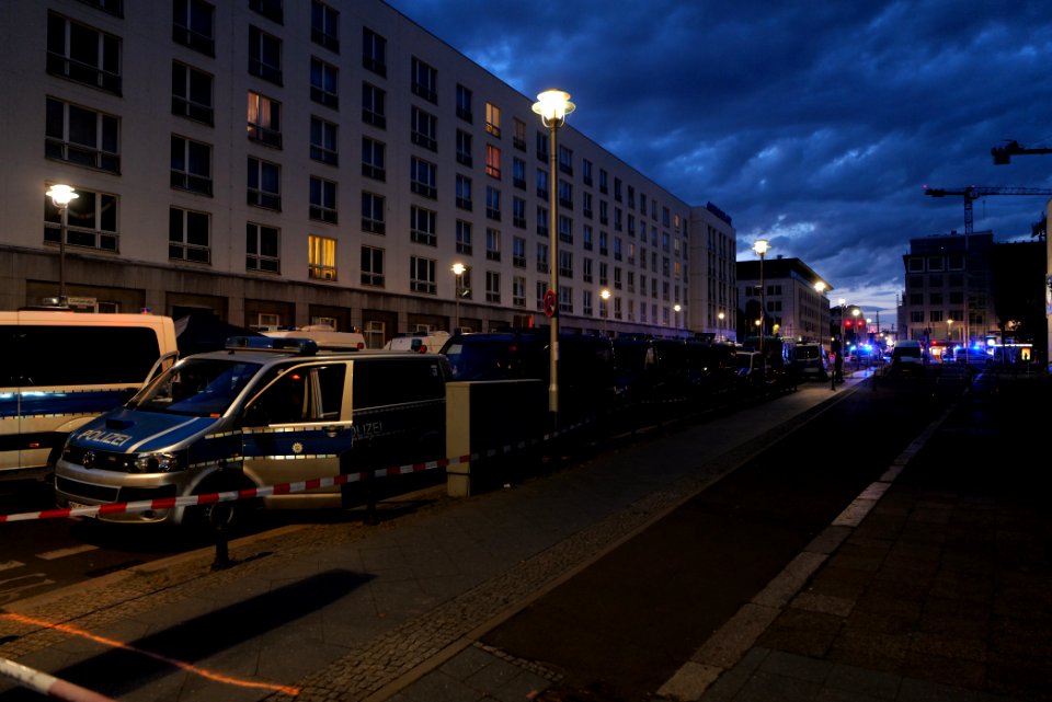 Berlin-Mitte in evening of 2020-08-29 protest 18